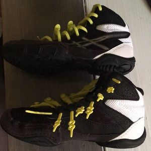 Little kid gender neutral ASICS wrestling shoes